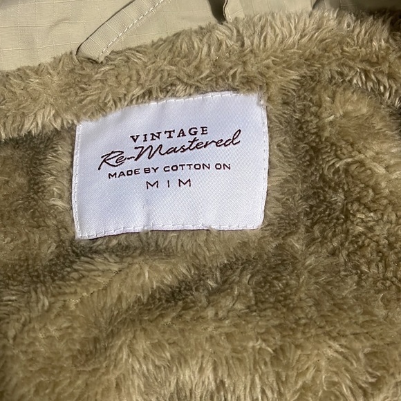 Light weight jacket - Picture 3 of 3